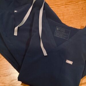 FIGS DARK HARBOR SCRUB SET